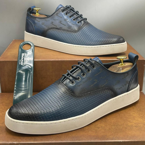 Chaussures élégantes en cuir bleu marine